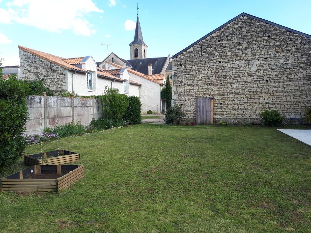 Gite Amanala Poitou Saint-Genest-d'Ambiere ภายนอก รูปภาพ